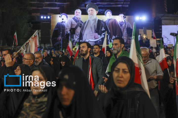 عزاداری ایام فاطمیه در میدان انقلاب