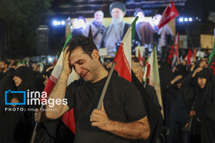 عزاداری ایام فاطمیه در میدان انقلاب