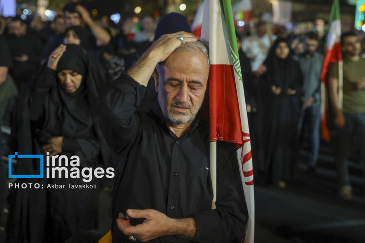 عزاداری ایام فاطمیه در میدان انقلاب