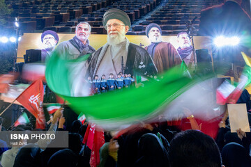 تجمع بزرگ ورزشکاران در میدان انقلاب
