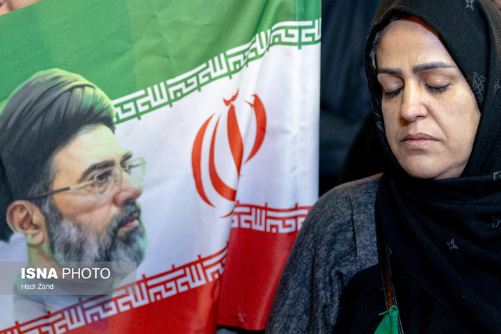 تجمع بزرگ ورزشکاران در میدان انقلاب