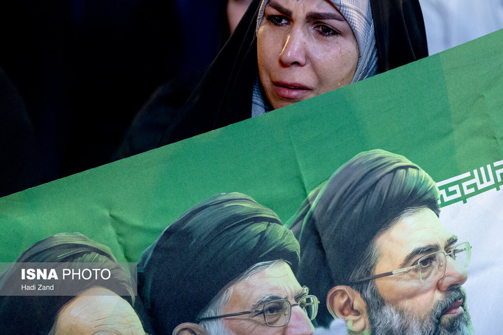 تجمع بزرگ ورزشکاران در میدان انقلاب