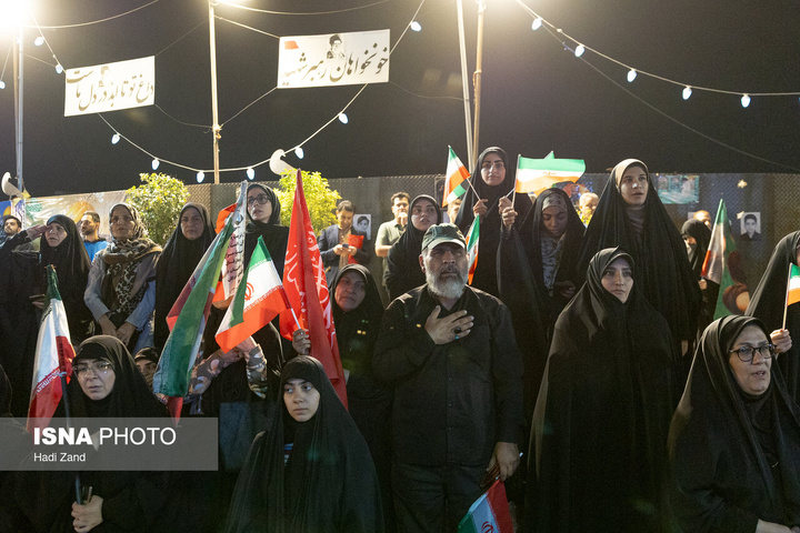 تجمع بزرگ ورزشکاران در میدان انقلاب