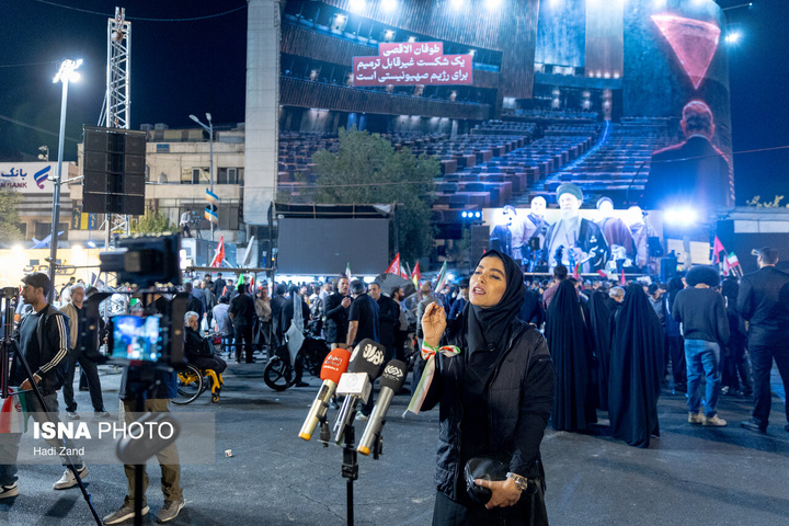 تجمع بزرگ ورزشکاران در میدان انقلاب