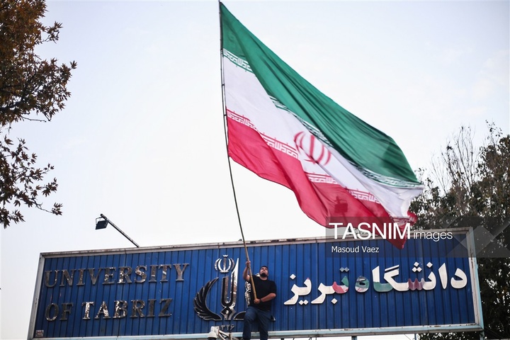 اجتماع دانشگاهیان تبریز در لبیک به پیام رهبر معظم انقلاب