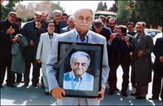 منوچهر نوذری با "چند می گیری گریه کنی" به مشهد آمد