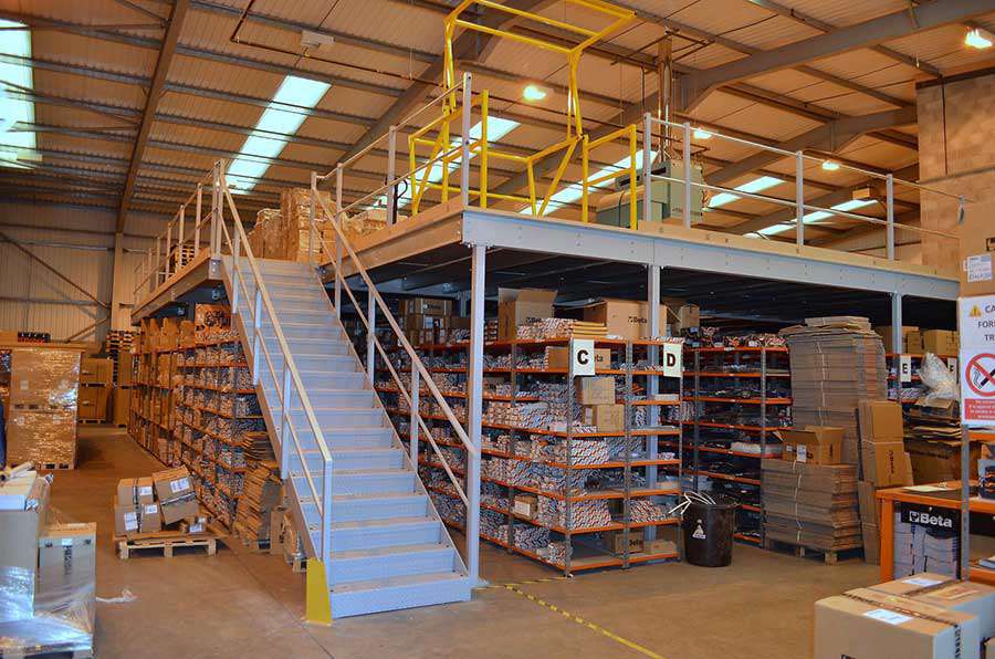 نیم طبقه فلزی چیست؟ مزنین Mezzanine