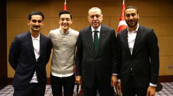 توبیخ بازیکنان آلمان برای عکس یادگاری با اردوغان! +عکس