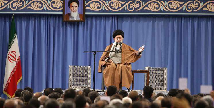 رهبر انقلاب: هر قدر اراده کنیم نفت صادر می‌کنیم