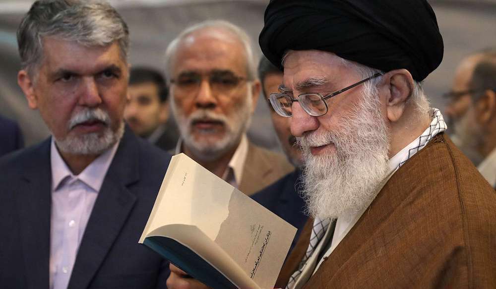 حواشی جالب بازدید رهبر معظم انقلاب از نمایشگاه کتاب