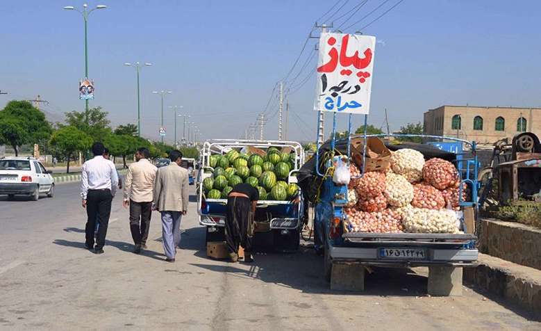 ترفند وانتی‌های میوه فروش: یک کیلو بخر، نصفش را ببر! 