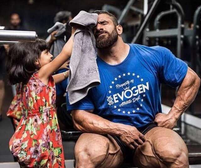  با پول فدراسیون حرفه‌ای شد