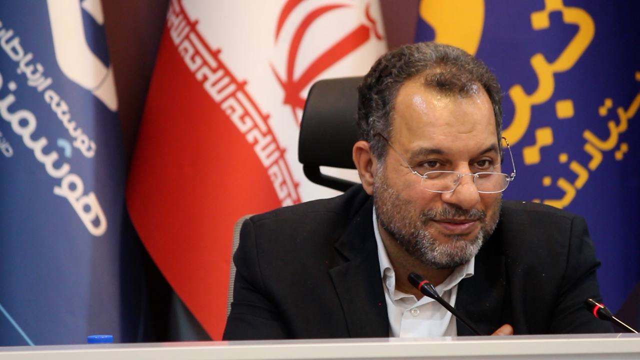 رسانه‌ها فعالیت فرهنگی خودشان را آغاز کنند/ ممنوع‌الخروجی در انتظار سلبریتی‌های بی‌حجاب
