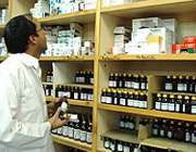 دیواری کوتاه تر از داروخانه 
