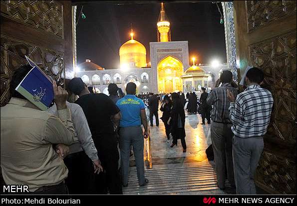 در حرم امام رضا (علیه السلام) در روز شهادت