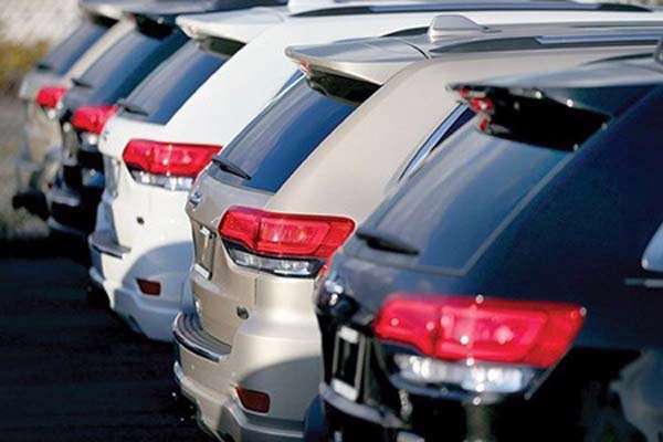 توقف فروش خودرو در بازار