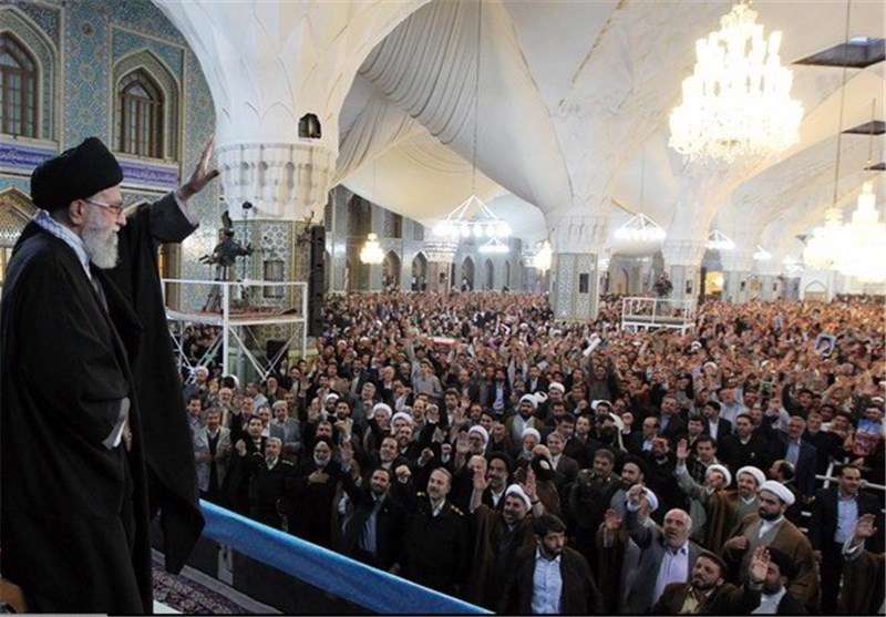 رهبر معظم انقلاب در حرم مطهر رضوی