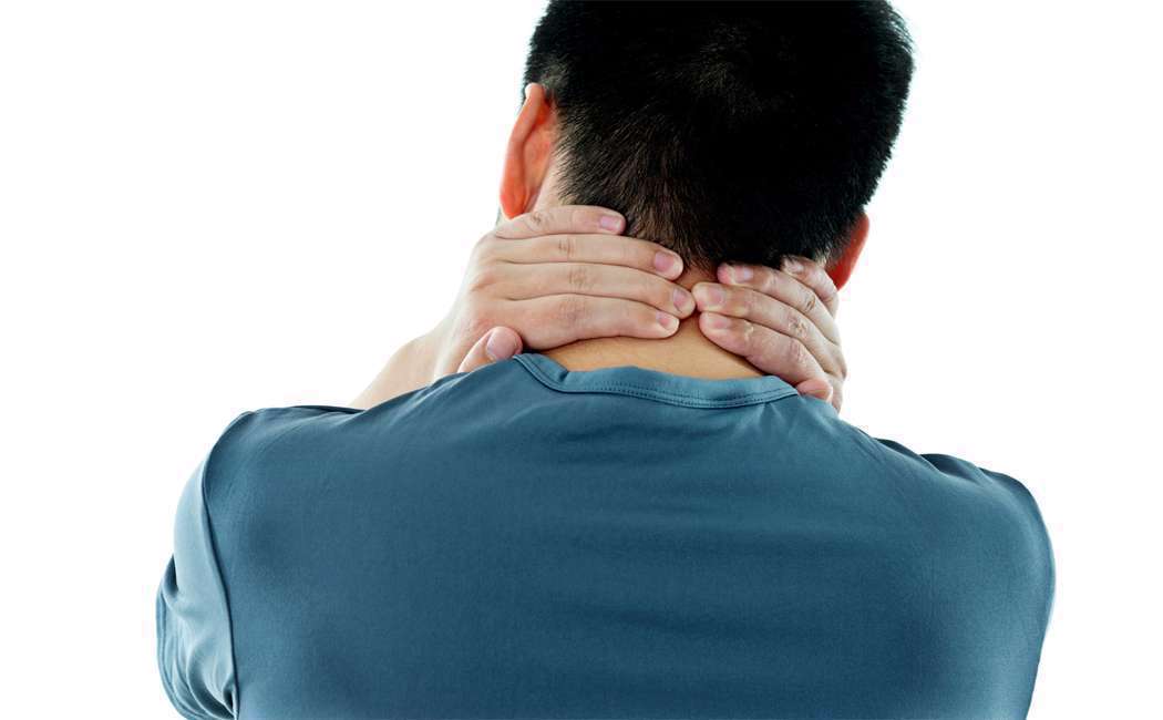 11 دلیل گردن درد و چگونگی تسکین آن