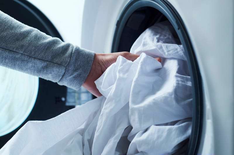 هرچند وقت یک‌بار باید ملحفه‌ها را بشوییم؟