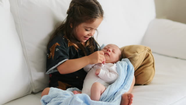 بهترین فاصله سنی بین بچهها بهترین فاصله سنی بین بچهها