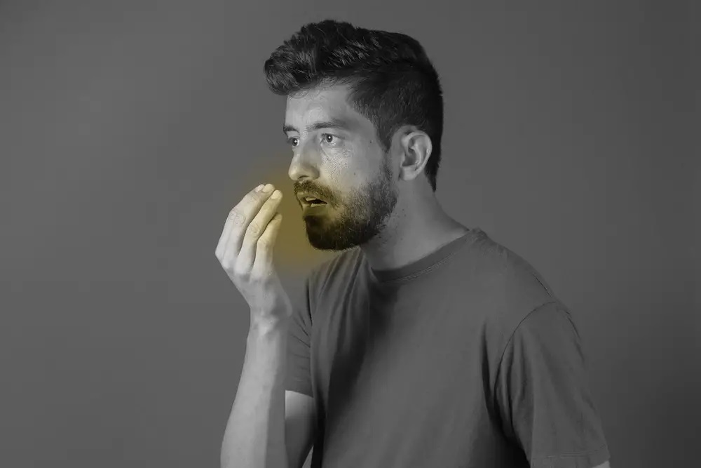 ۸ علت احتمالی ایجاد طعم‌های عجیب‌وغریب در دهان