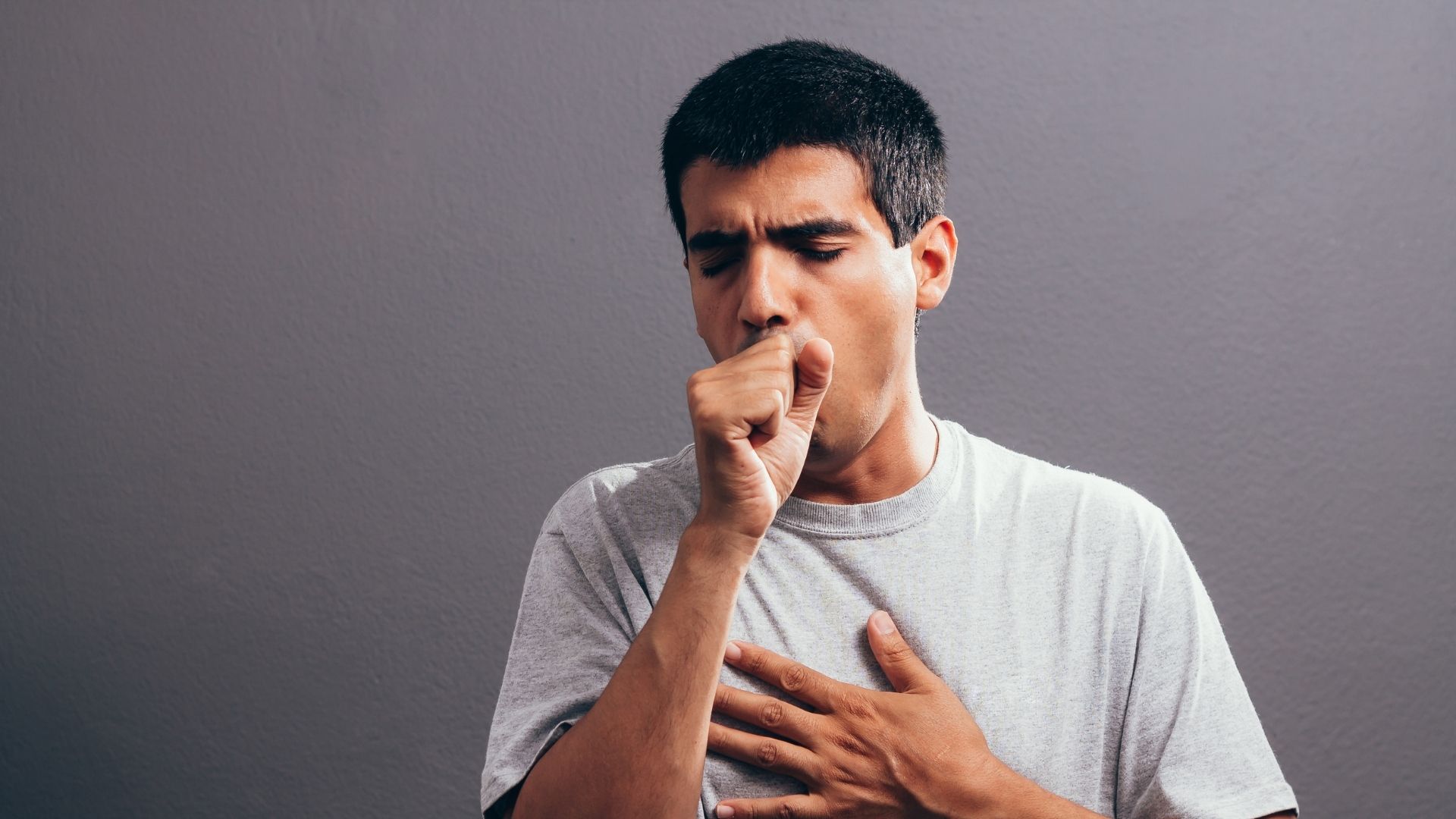 چرا هفته‌ها بعد از پایان سرماخوردگی همچنان سرفه می‌کنید؟