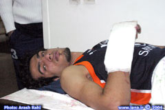 حامد حدادی شاهرگ خود را زد!