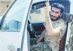 شربت شهادت در دست قطع شده