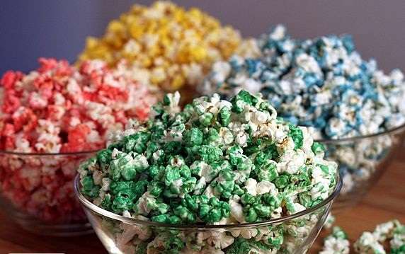 طرز تهیه پاپ کورن کاراملی رنگی