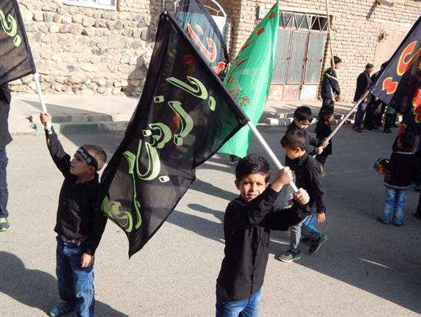 چگونه کودکانمان را خادم امام حسین (ع) کنیم؟ چگونه کودکانمان را خادم امام حسین (ع) کنیم؟