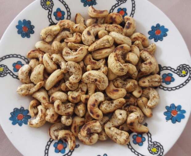 طرز تهیه بادام هندی بو داده فلفلی