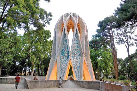  داستان اسرارآمیز نبش قبر شاعر بزرگ ایران در زمان پهلوی