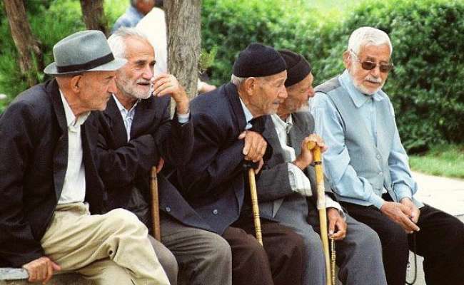 جوانان شاد گذشته نه سالمند
