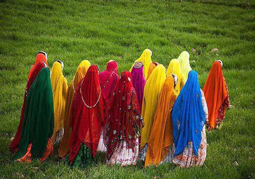 حکم پوشش رنگی برای بانوان