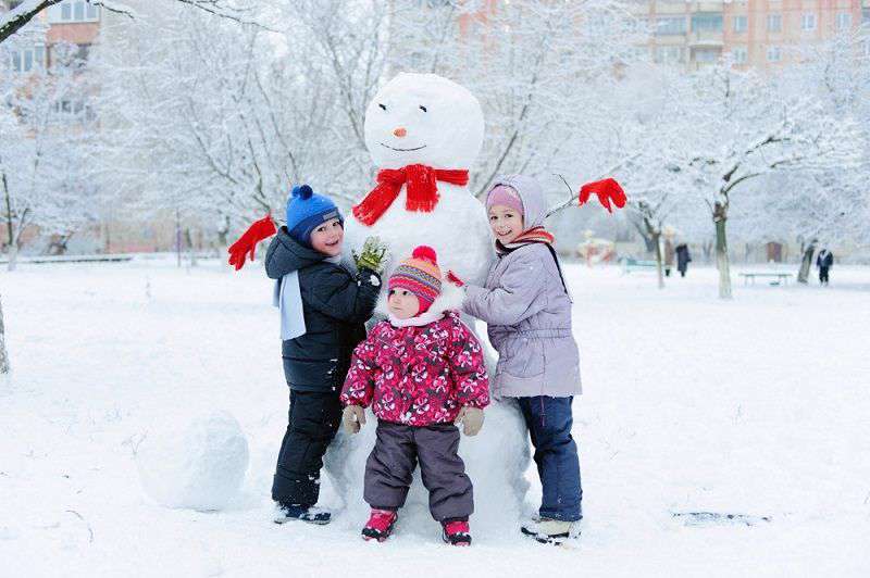 پرورش و رشد کودکان با بازی های زمستانی 