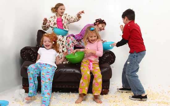 کودک های بازیگوش در میهمانی نوروز