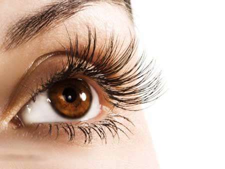 آنچه باید درباره کاشت و اکستنشن مژه بدانید