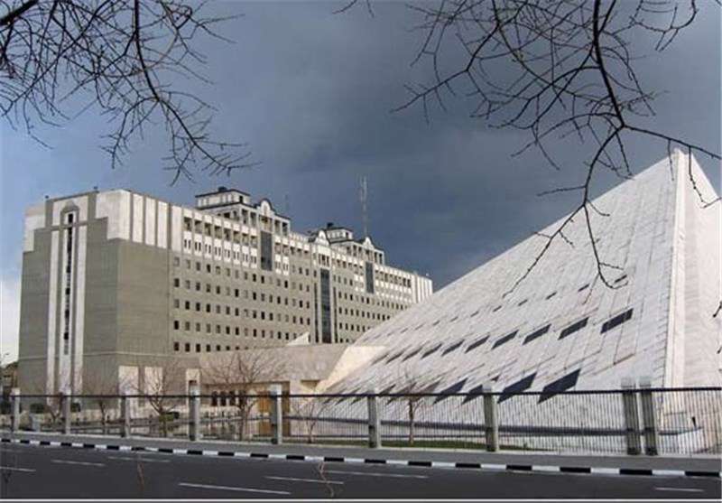 تجمع جمعی از دانشجویان مقابل مجلس