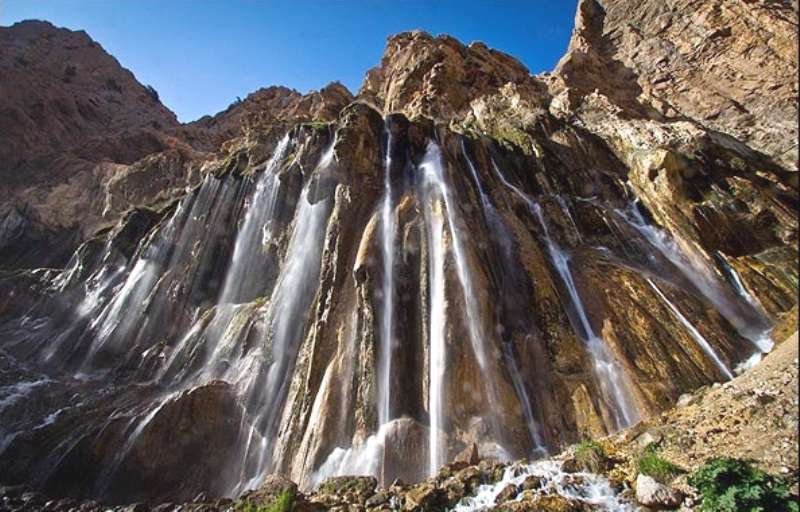      هنجارشکنی، آبشار مارگون فارس را یک روز تعطیل کرد