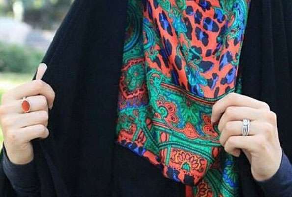چند پاسخ به سؤالات شرعی درباره احکام پوشش و آرایش چند پاسخ به سؤالات شرعی درباره احکام پوشش و آرایش