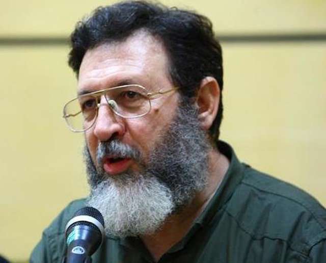  انتقاد از تقسیم‌بندی ادبیات به روشنفکری و متعهد