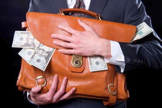 ضرر کدام بیشتر است؛ اختلاس یا بی‌حجابی؟