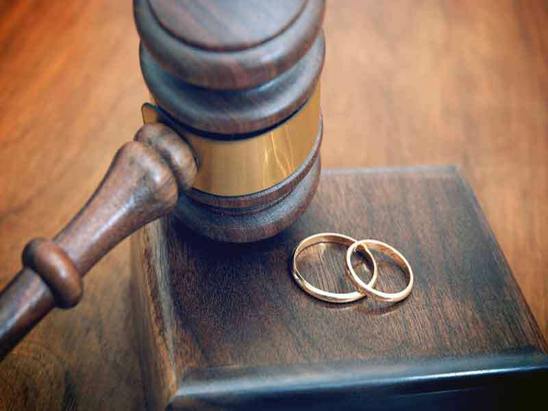 چرا باید زن پس از طلاق و یا فوت همسرش عده نگه‌دارد؟ 