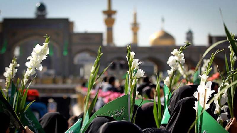 حرم نورانی امام رضا (ع) گلباران می‌شود