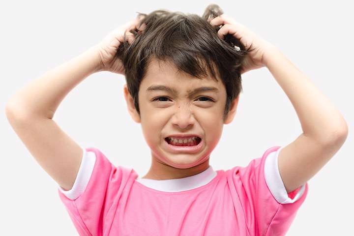 با خارش پوست سر چه باید کرد؟