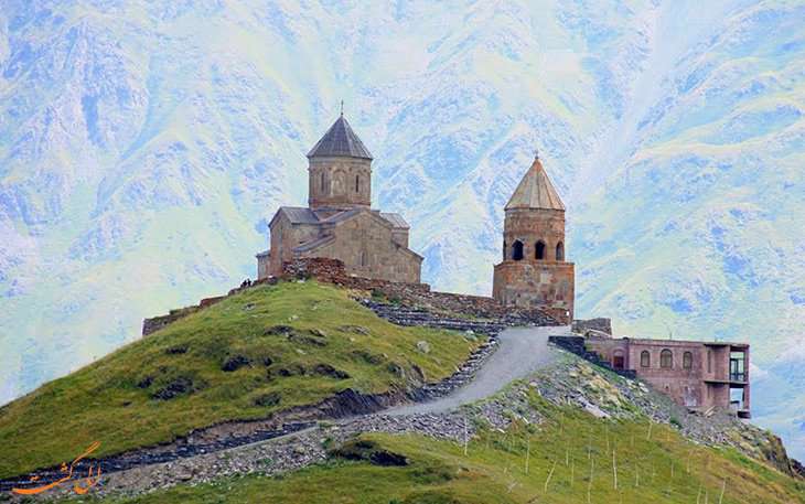 کلیسای ترینیتی گرگتی، جاذبه ای پنهان در کوه های گرجستان