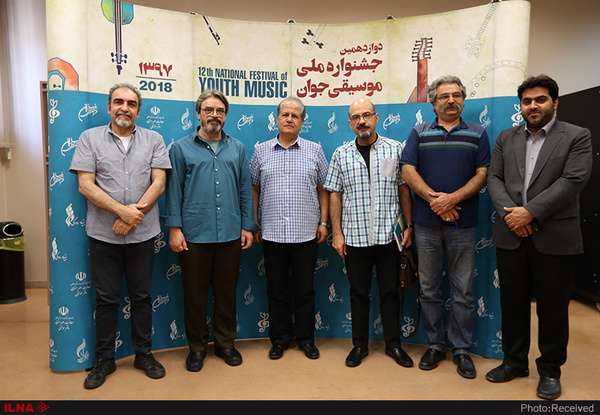روزی برای هنرنمایی سه‌تازنوازان