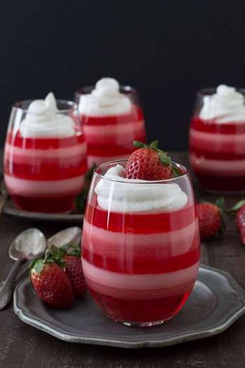 آشنایی با روش تهیه‌ی ژله توت فرنگی