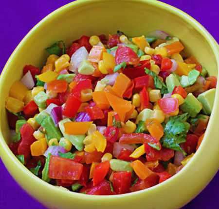 آشنایی با روش تهیه‌ی سالاد فلفل سبز