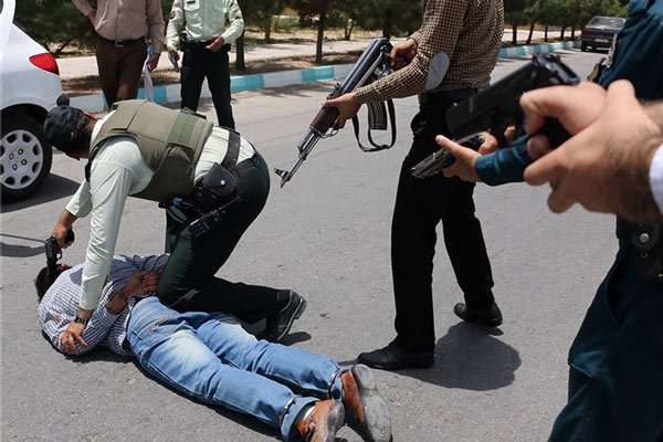 درگیری با ماموران چه عواقبی دارد